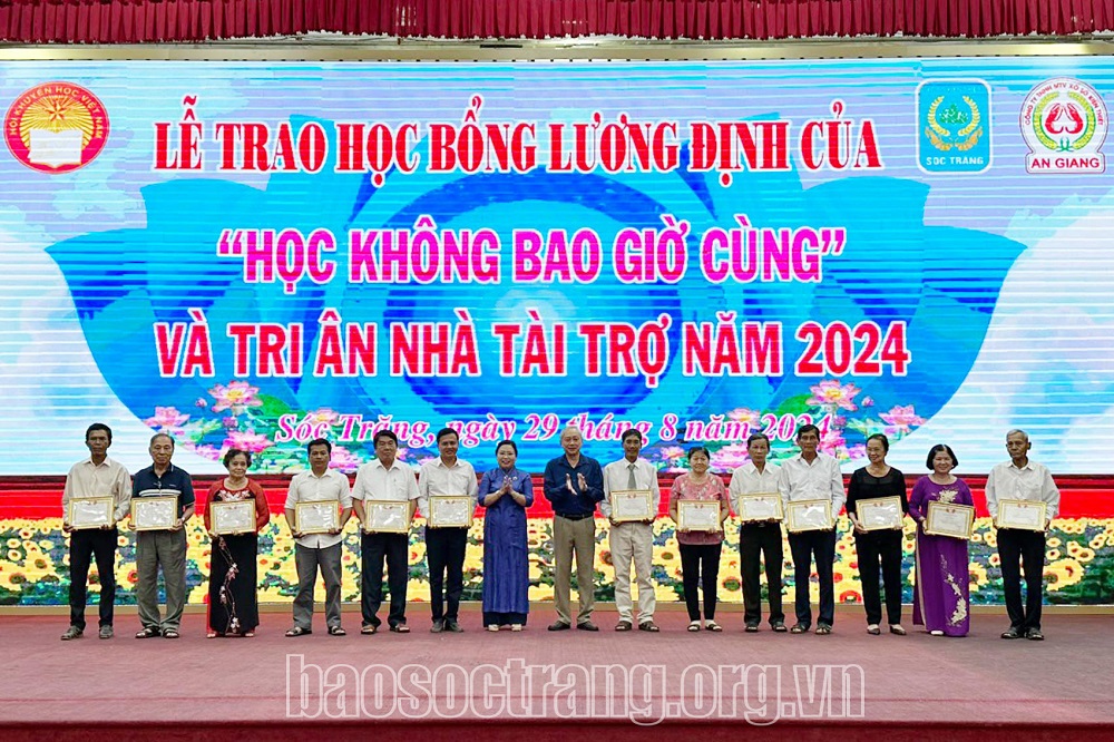 Trao 570 suất học bổng Lương Định Của - Học không bao giờ cùng